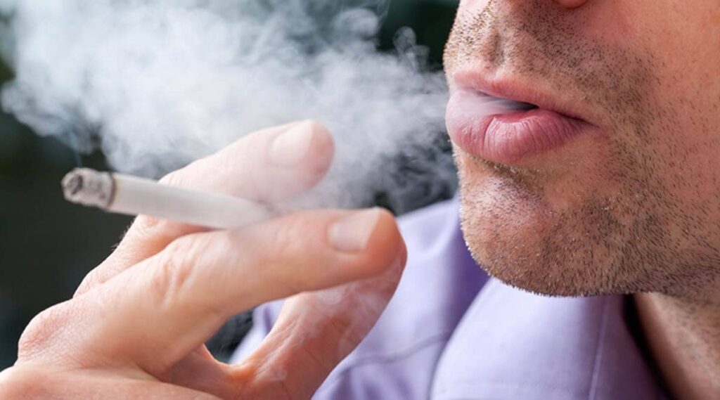 Cigarro: Saiba como o Uso do Cigarro causa Problemas à Saúde da Boca