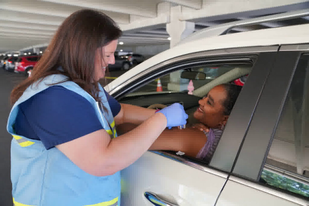GRIPE: SCS Cria Drive Thru para Vacinar Idosos Contra a Gripe
