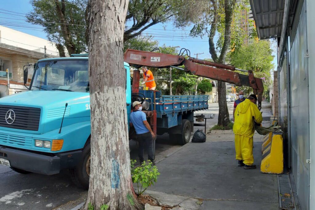 Semasa Interdita Lava-Rápido no Bairro Jardim