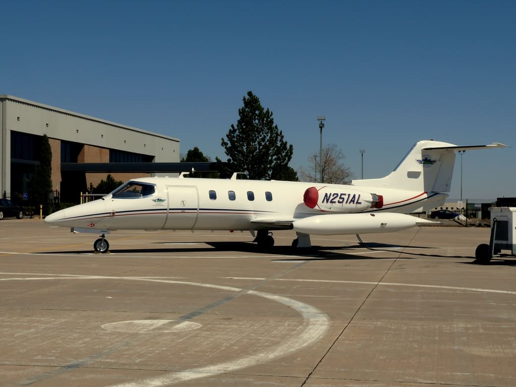 um jato executivo Learjet avançou por sobre as árvores, atravessou a cortina de névoa fria e colidiu na mata um jato executivo Learjet avançou por sobre as árvores, atravessou a cortina de névoa fria e colidiu na mata