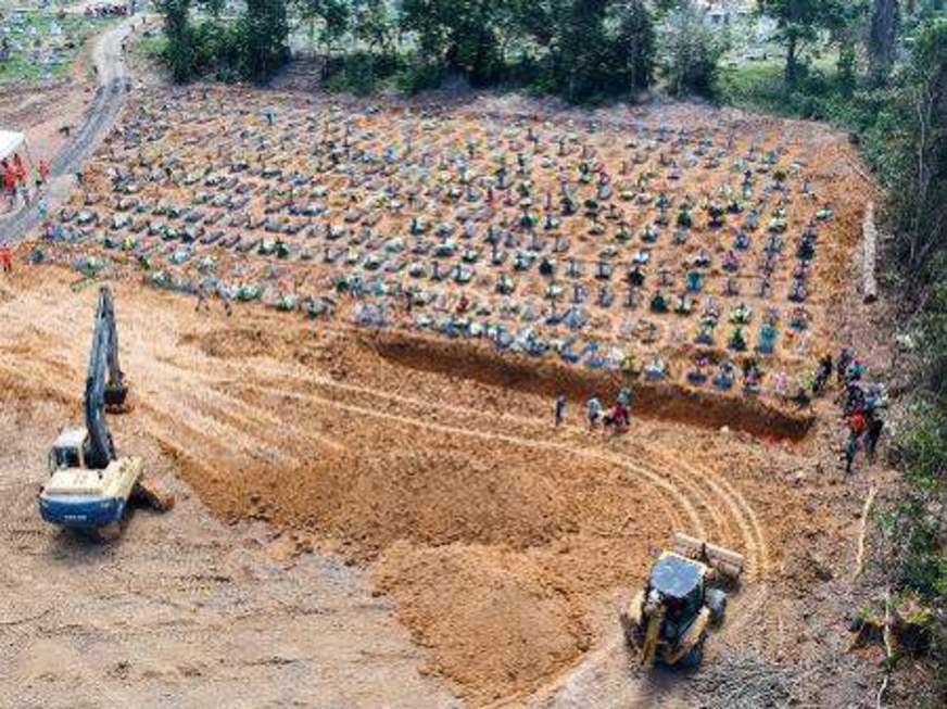 Covid-19: Brasil segue com mais de 2 mil mortos num único dia Covid-19: Brasil segue com mais de 2 mil mortos num único dia