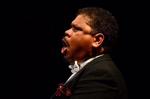 Luiz-Ottavio Faria é Father TruLove na ópera The Rake's Progress de Igor Stravinsky