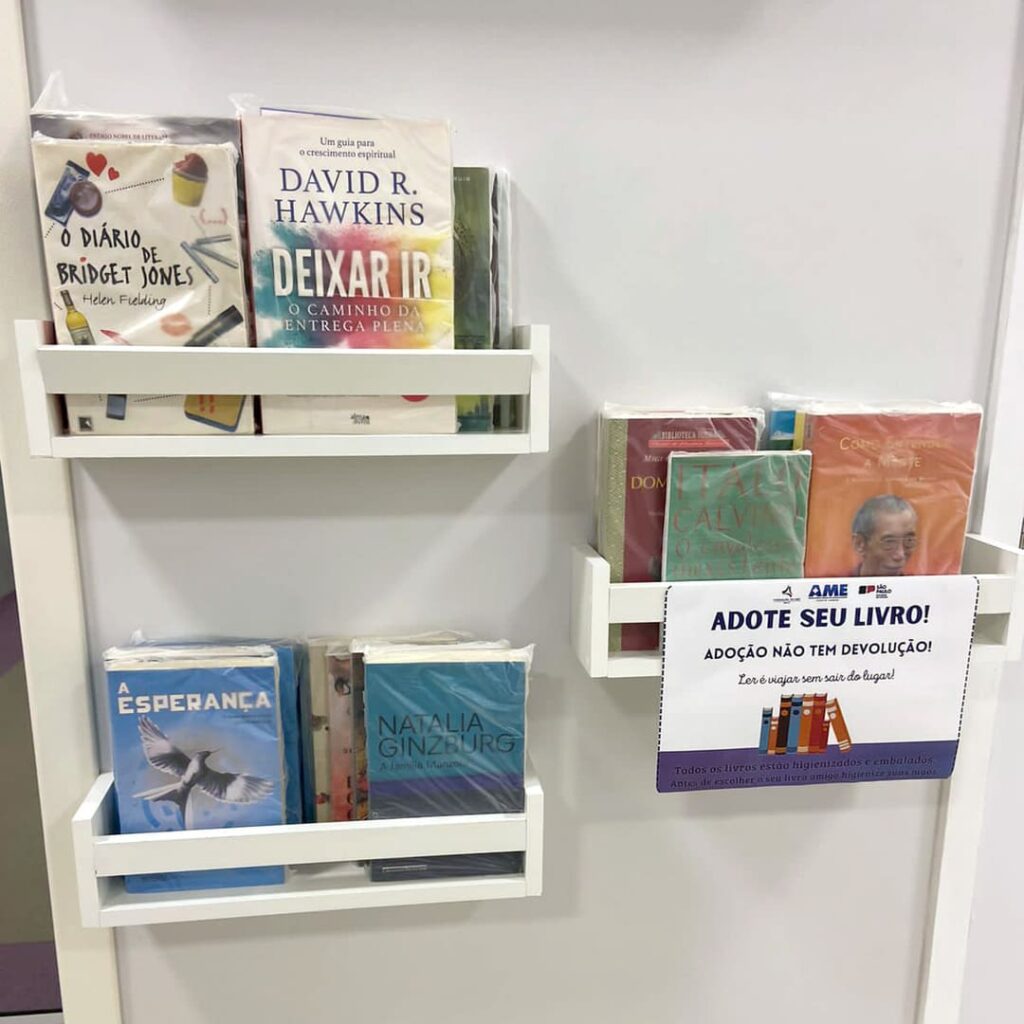 AME Santo André e Associação dos Voluntários da Saúde doam livros a pacientes com câncer