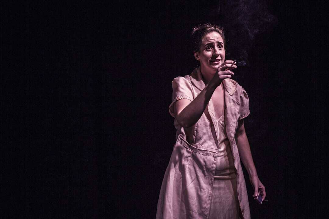Espetáculo Almarrotada, de Melina Marchetti, cria diálogo sobre a condição de cuidadora imposta às mulheres