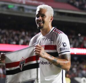 A Glória Tricolor Brilha Mais Forte: São Paulo Domina e Avança em Primeiro nas Oitavas da Libertadores!