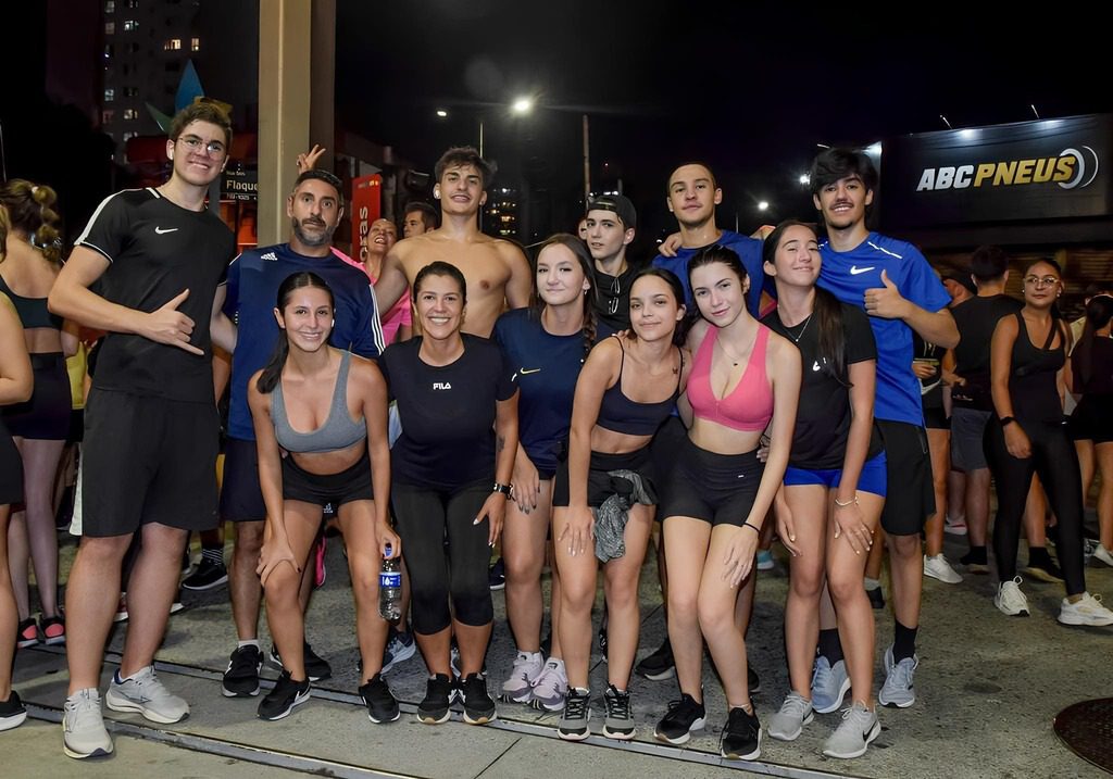 Corre!-As-Corridas-Stab-Continua-de-Pé