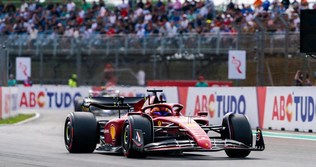 Hamilton em crise: Chefe da Ferrari pede calma após desabafo