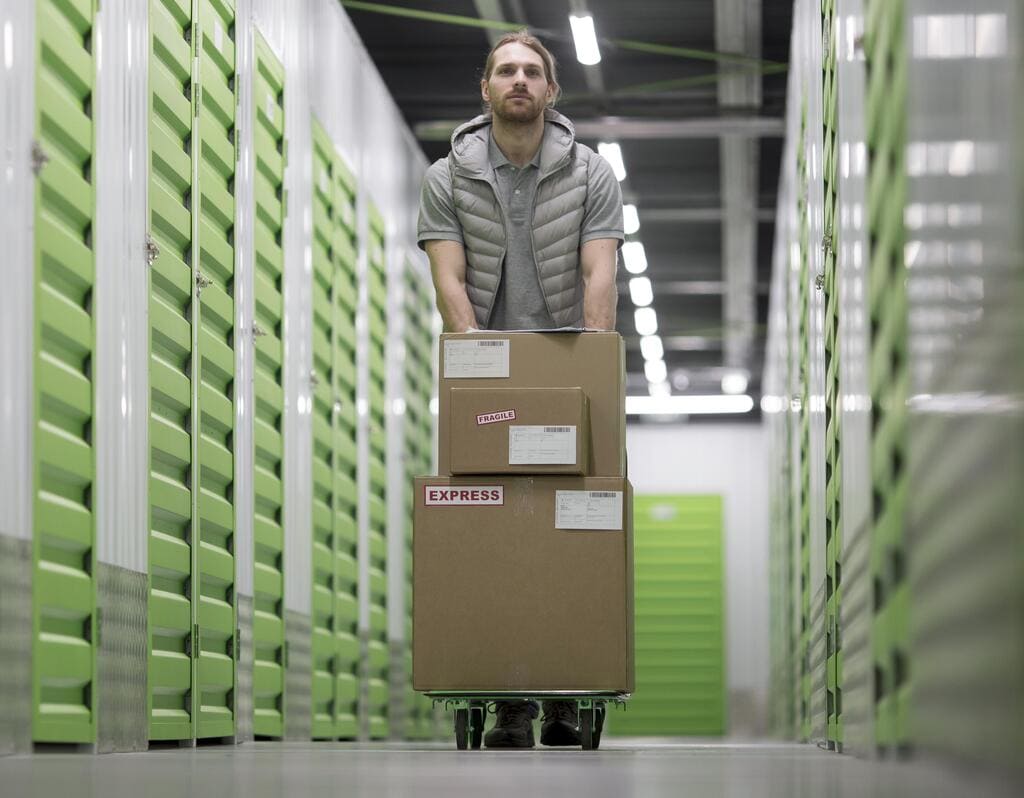 Porta seccionada industrial reduz perdas energéticas e eleva o desempenho operacional; entenda
