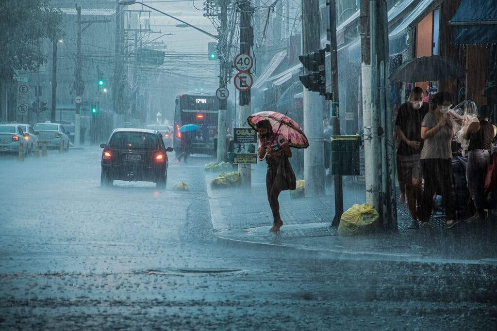 Tempestade à vista: proteja sua casa e carro!